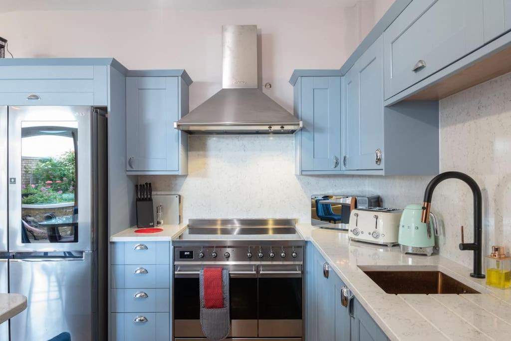 Stylish Beachfront Bolthole With Stunning Sea Views And Luxury Touches Herne Bay Eksteriør billede