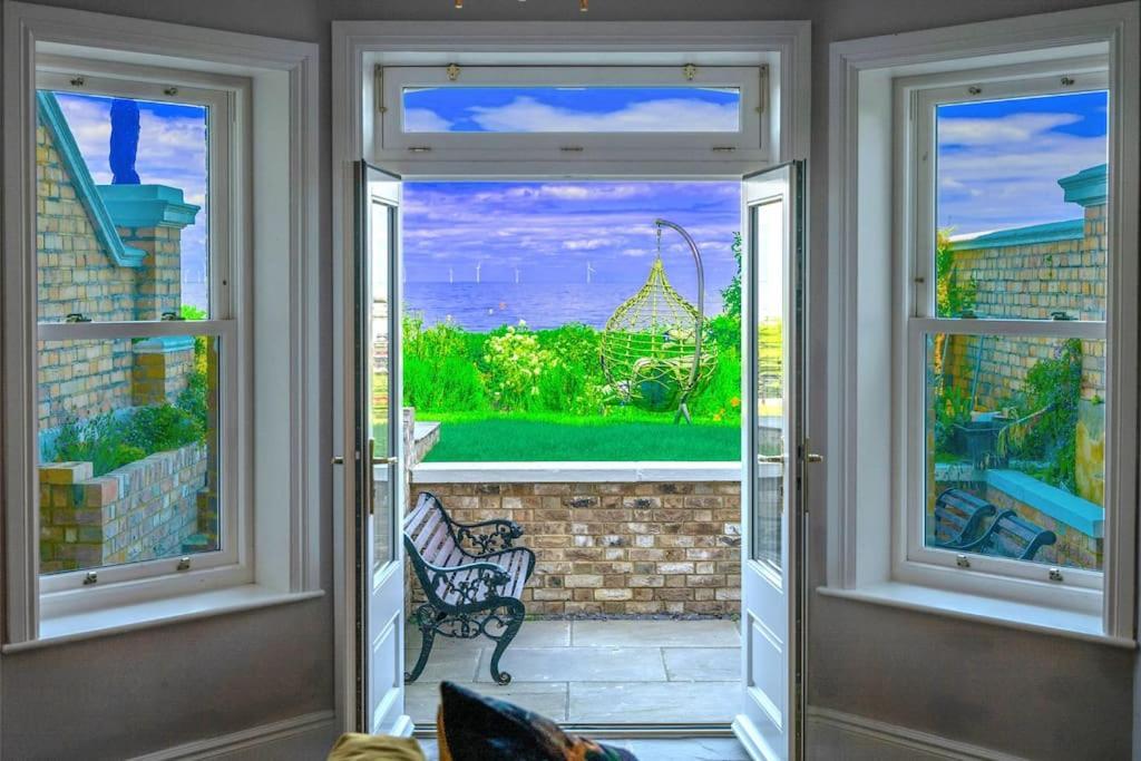 Stylish Beachfront Bolthole With Stunning Sea Views And Luxury Touches Herne Bay Eksteriør billede