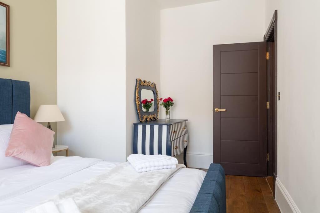 Stylish Beachfront Bolthole With Stunning Sea Views And Luxury Touches Herne Bay Eksteriør billede
