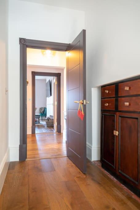 Stylish Beachfront Bolthole With Stunning Sea Views And Luxury Touches Herne Bay Eksteriør billede